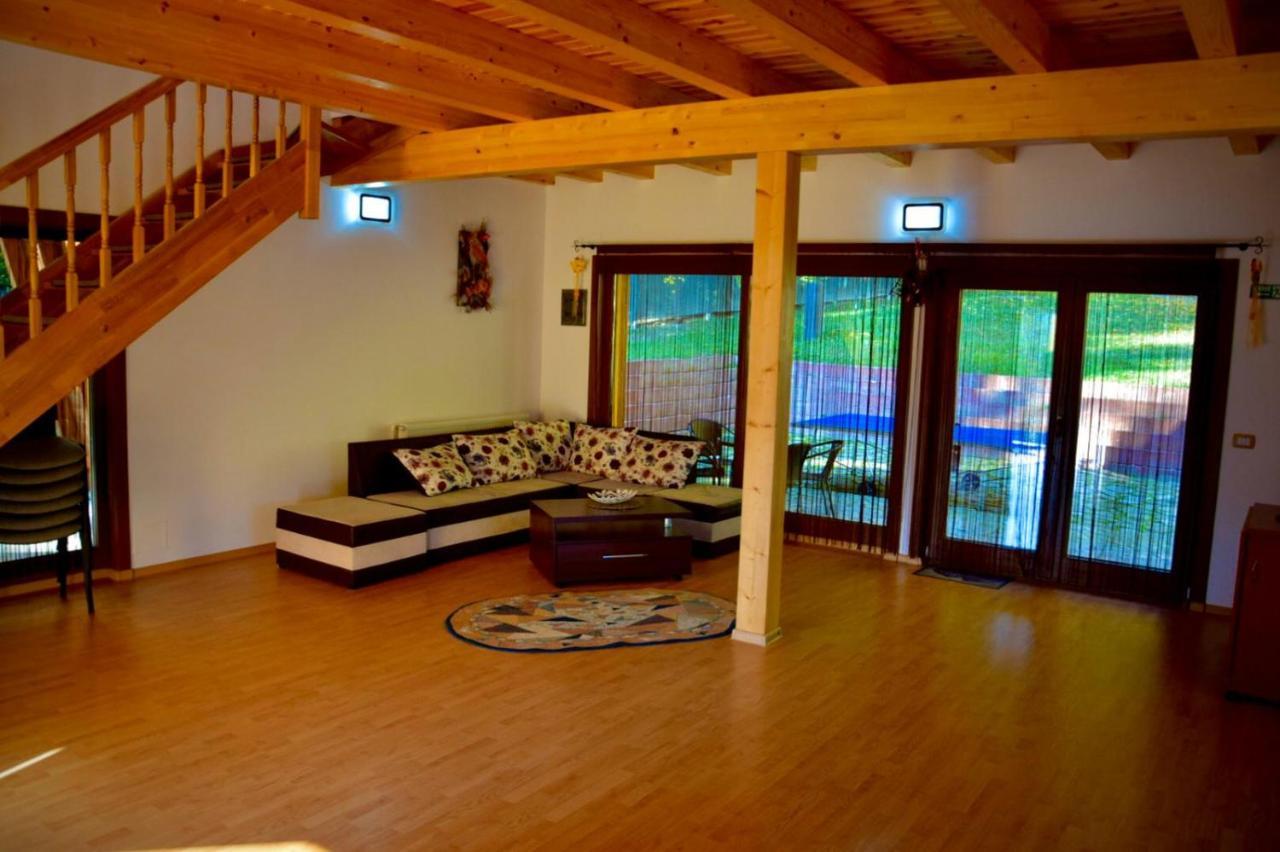 Green Property Dofteana Luaran gambar