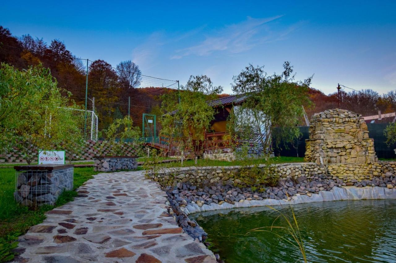 Green Property Dofteana Luaran gambar