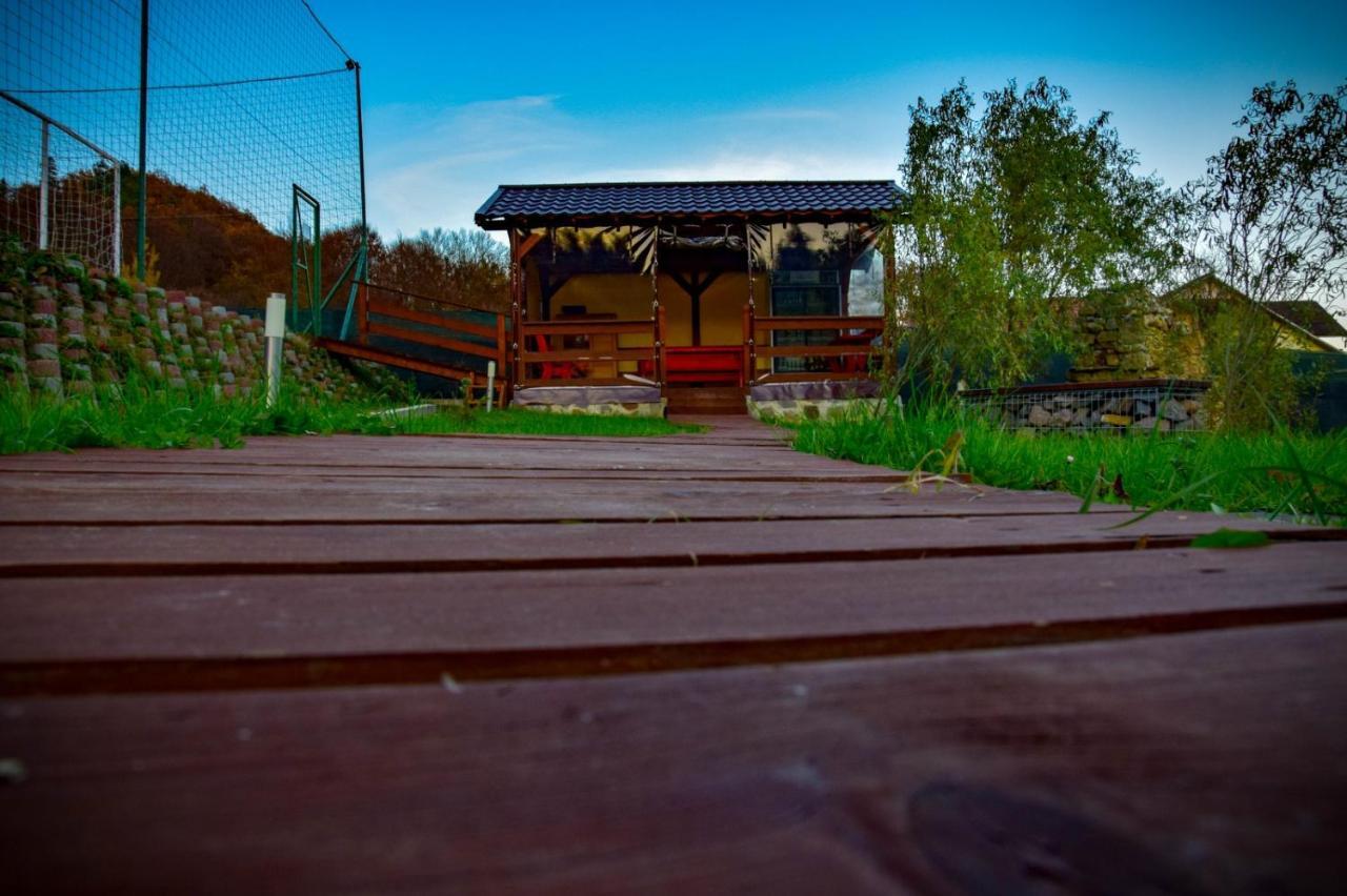 Green Property Dofteana Luaran gambar