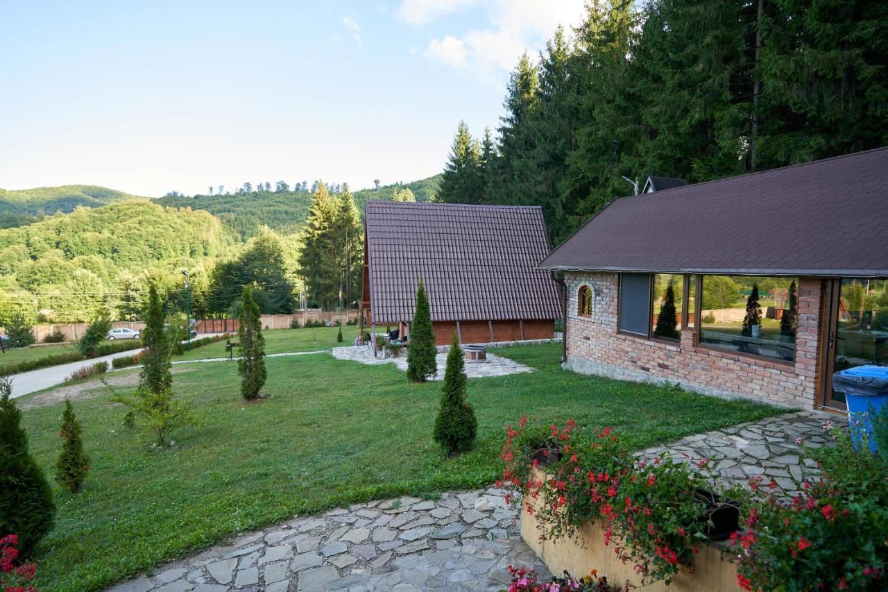 Green Property Dofteana Luaran gambar